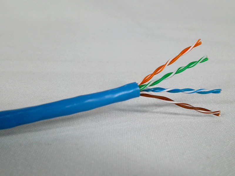 Gen-63301106 Cable UTP 4Pares 24AWG Cat.5E Color Azul